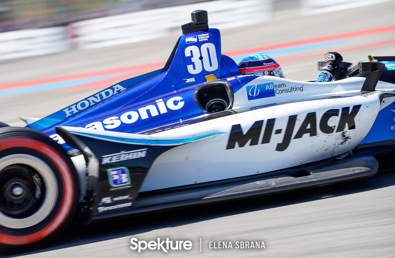 Earchphoto - Takuma Sato in the lead at the Grand Prix of Portland. Verizon Indycar Series. 