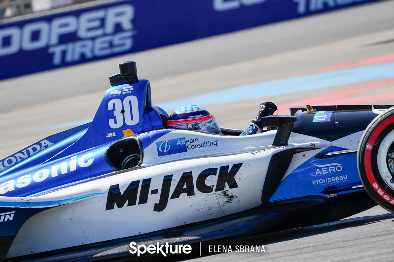 Earchphoto - Takuma Sato holds on to the lead at the Grand Prix of Portland. Verizon Indycar Series. 