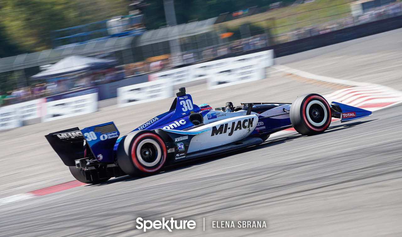 Earchphoto - Takuma Sato takes the lead at the Grand Prix of Portland. Verizon Indycar Series. 