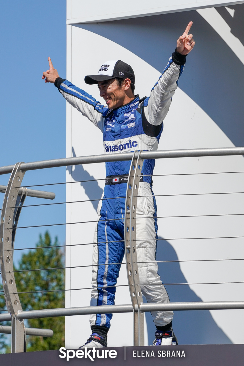 Earchphoto - Takuma Sato salutes the fans after winning the Grand Prix of Portland. Verizon Indycar Series. 