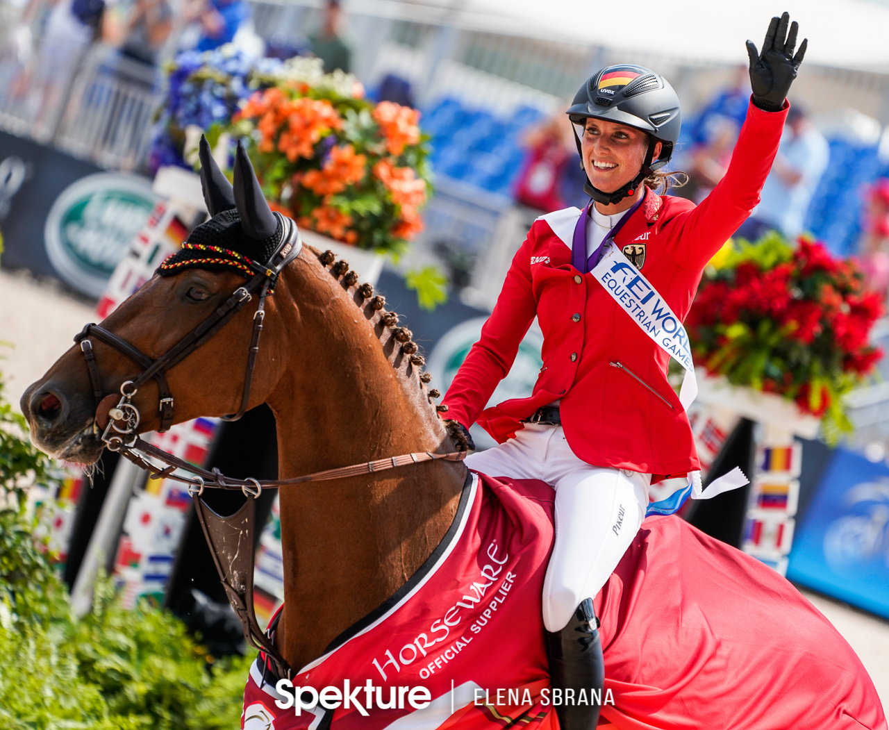 Earchphoto - World Champion Simone Blum salutes the crowd during the victory lap at the 2018 World Equestrian Games in Tryon NC