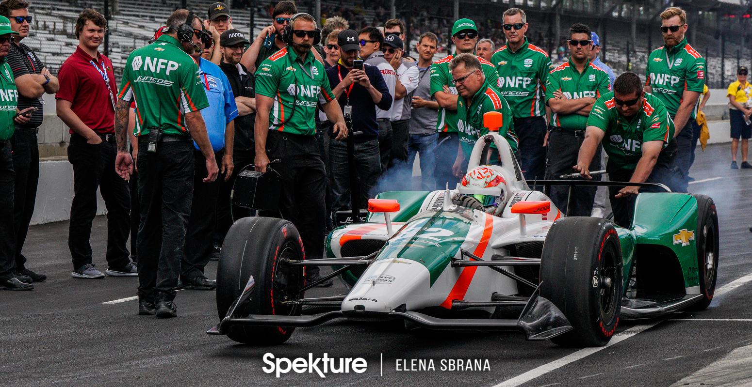 Earchphoto Sports - Kyle Kaiser leaves the pits during the last row shootout