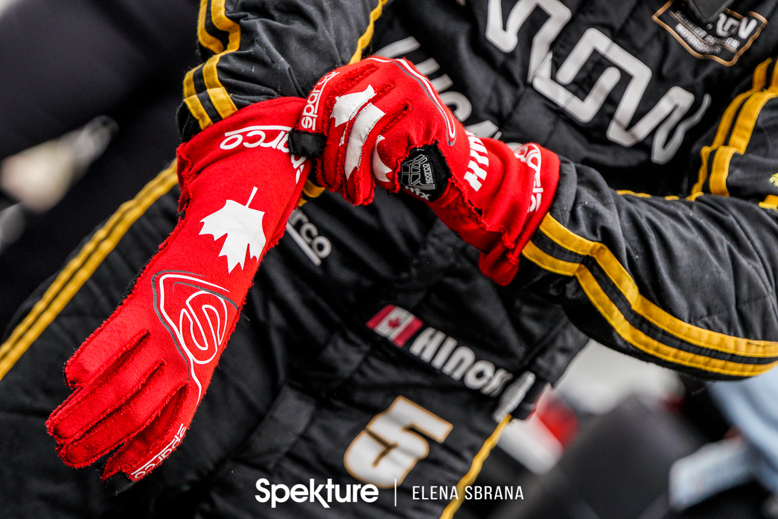 Earchphoto Sports - James Hinchcliffe gets ready for the last row shootout