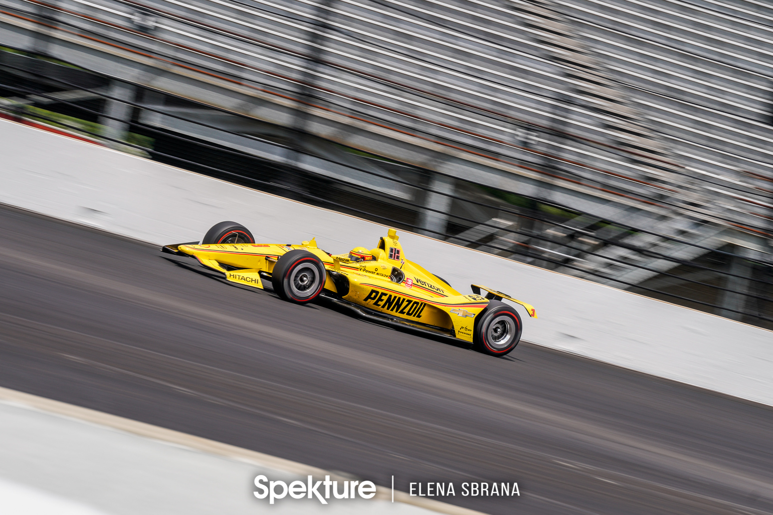 Earchphoto Sports - Helio Castroneves on track